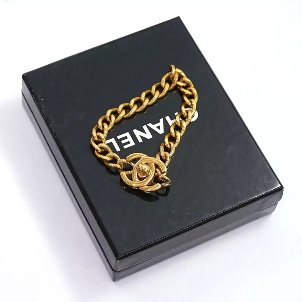 CHANEL CC Logo TurnLock Vintage Bracelet 6.7" Gold Tone 96P Auth w/Box USED - Picture 7 of 7